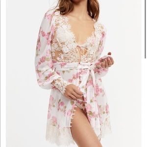 For love and Lemons/ Victoria’s Secret dress robe